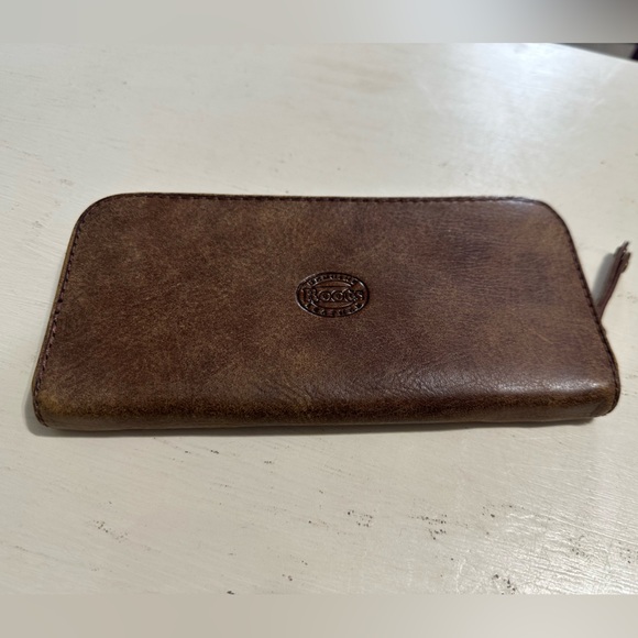 Roots beaver canoe Brown Leather wallet - Picture 2 of 5